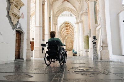Rolstoelvriendelijke route door de binnenstad, met dank aan Morris (20): ‘We willen dat iedereen van
