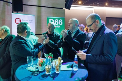 Elf stembureaus zijn geteld in Moerdijk: VVD gaat Onafhankelijk Moerdijk voorbij