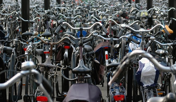 Overdekte fietsenstalling bij gemeentehuis Drimmelen wordt uitgebreid ...