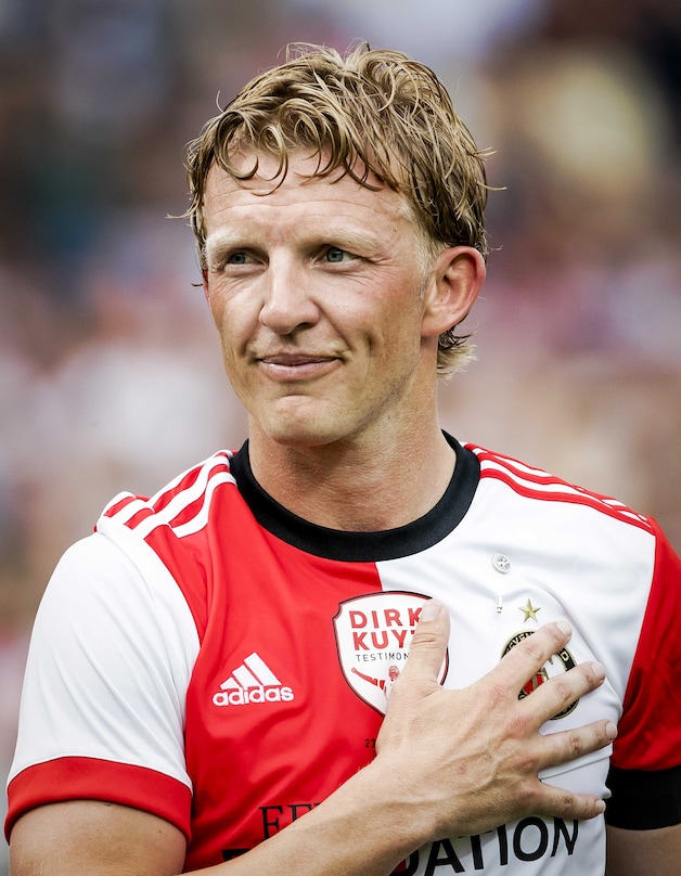 Kuyt zwaait met voetbalvrienden af in volle Kuip | Sport | BN DeStem.nl