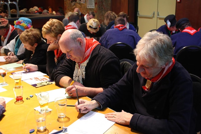 Bergs schrijftalent gezocht: 'Foutloos dialect hoeft echt niet' | Regio ...