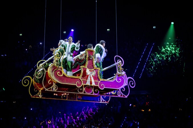 De Toppers openen kerstshow vanuit vliegende arreslee: het concert in ...