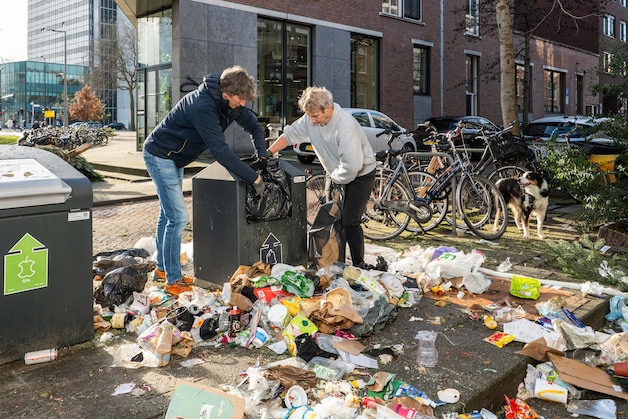 Rob en Hans zijn de afvalbergen op straat zo zat, dat ze het zélf ...