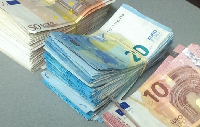 Drugs en contant geld in voertuig: twee drugsdealers opgepakt in Breda ...