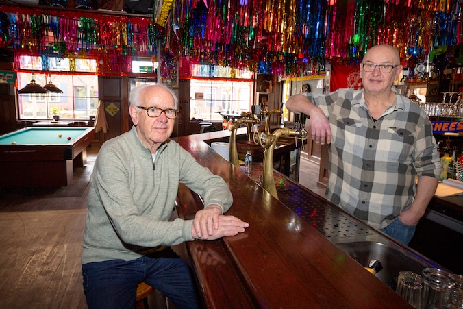 John draagt familiecafé in Bavel na 44 jaar over aan nieuwe eigenaren ...