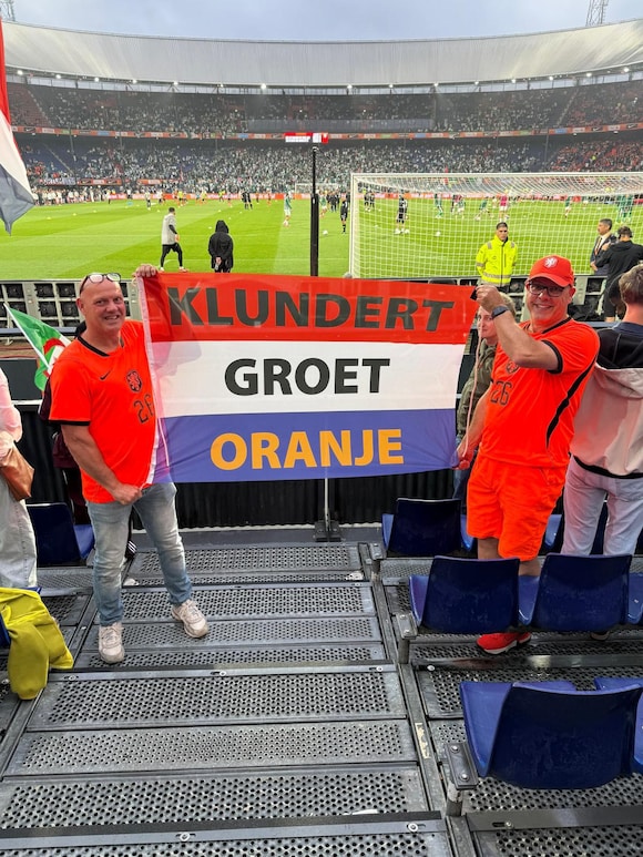 vader-arjan-57-verrast-zoon-tim-met-bijzonder-cadeau-voor-zijn-21ste