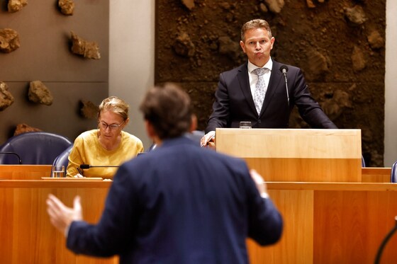 Kabinet blijft vaag over toekomst Moerdijk in ‘onbevredigend’ debat ...
