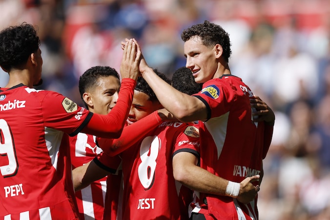 psv-wint-dankzij-uitblinker-van-bommel-ruim-van-fc-groningen-applaus