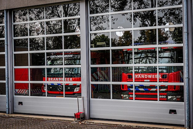 Brandweerman raakt gewond bij mogelijke steek van hoornaar in Sint ...