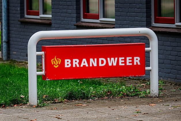 Brandweerman raakt gewond bij mogelijke steek van hoornaar in Sint ...