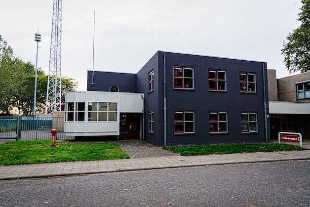 Brandweerman raakt gewond bij mogelijke steek van hoornaar in Sint ...