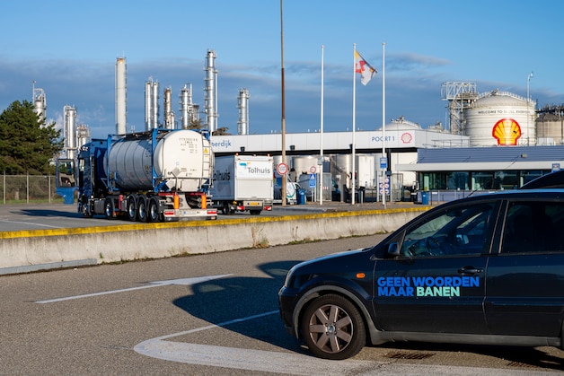 Toekomst Shell Moerdijk onzeker: verkoop dreigt grote gevolgen te ...