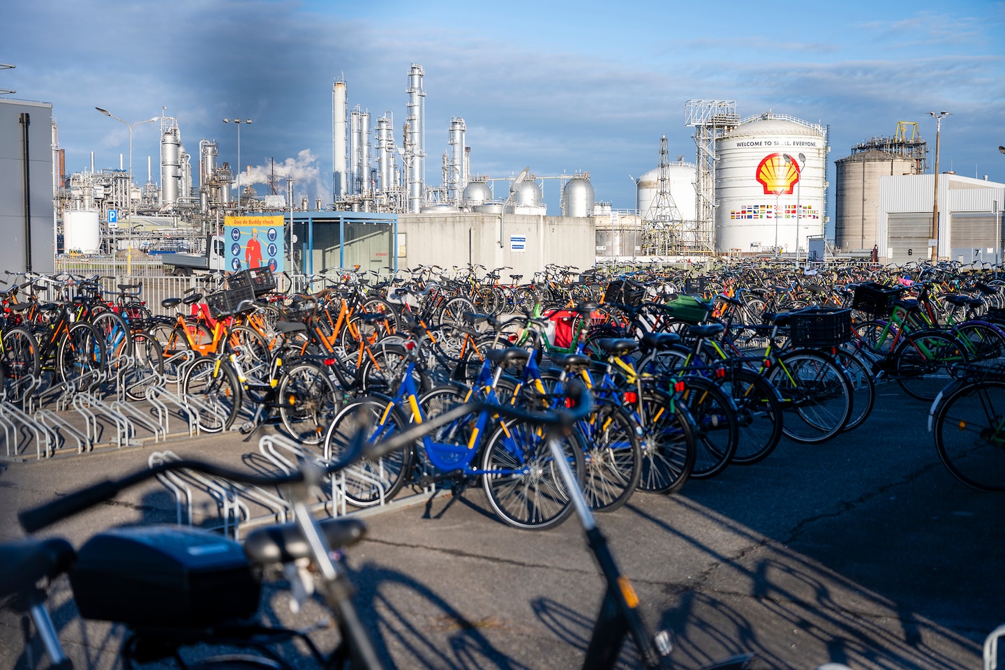Shell wikt en weegt, Powerport blijft: wat betekent dit voor Moerdijk ...