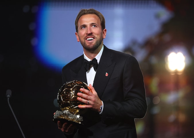 Harry Kane wint Ballon d’Or en troeft Lamine Yamal en Kylian Mbappé af ...