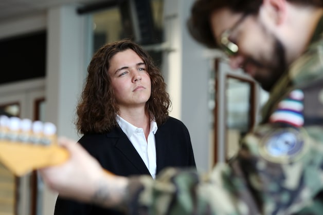 Sem was op school al een ‘showmanneke’, nu staat hij in de finale van ...