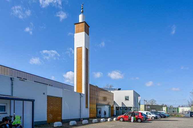Moskee in Bergen op Zoom opnieuw beklad met Davidsterren: ‘Dit wakkert ...