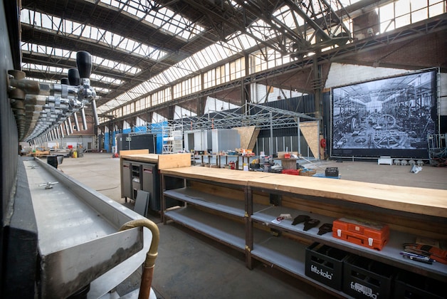 Proeflokaal Brack heropent in oude machinehal, mét terras: ‘We kunnen ...