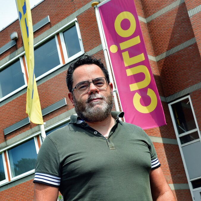 George verkoopt zijn bedrijf en gaat voor de klas staan: ‘Ik wil ...