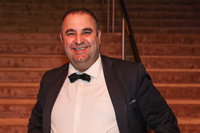 Azimi’s verliezen kort geding: terecht veel twijfels over herkomst van ...