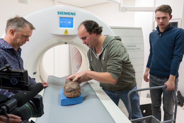 70 miljoen jaar later toont CT-scanner in JBZ mogelijk embryo baby-dino ...