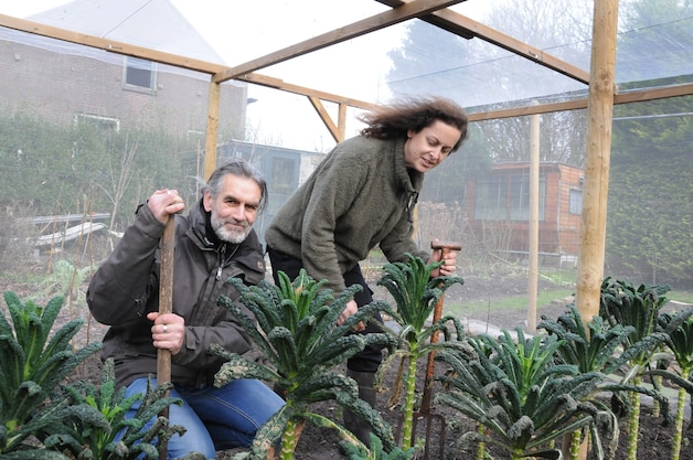 Binnen een week moeten Peter en Isabel weg uit ‘hun’ tuin: alleen staan ...