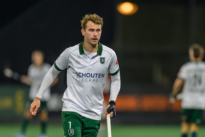 HC Rotterdam wint topper van Bloemendaal na curieus doelpunt: ‘Voor de zekerheid schoot ik de bal er maar in’