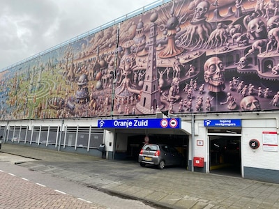 Aha! In dit tv-programma ontdek je vanavond het verhaal van kunstwerk Speculum Reversion in Breda