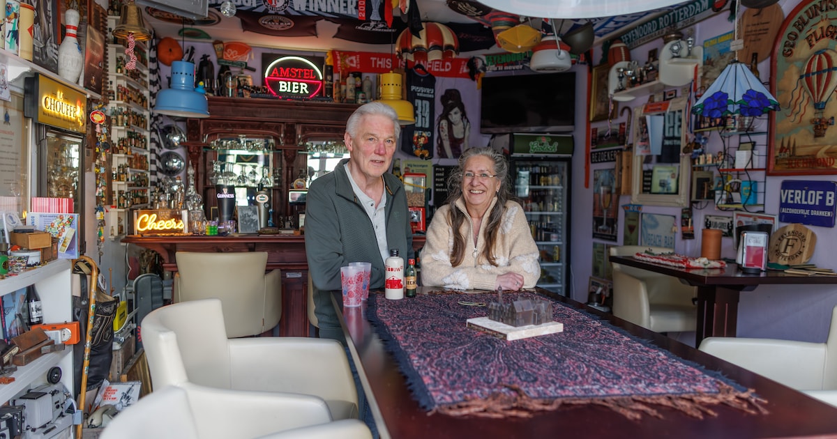 Achter het tankstation woont dit stel in een muzikaal huis met Elvis, een geitje én een eigen kroeg