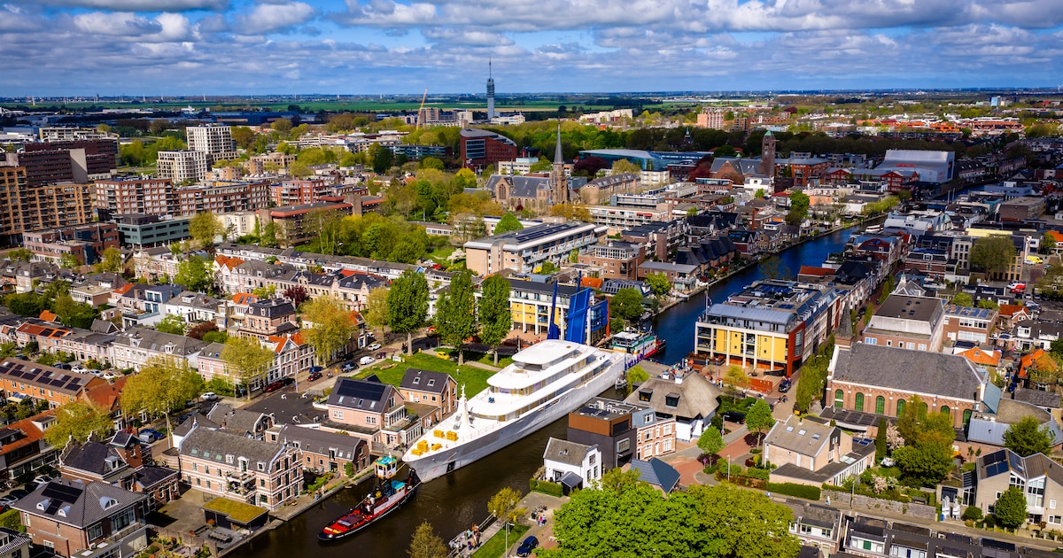 Zien: transport van megajacht door Alphen