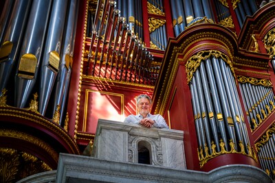 Grootste orgel van ons land gaat ‘onder het mes’, het afscheid doet Hayo pijn