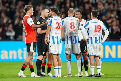 LIVE eredivisie | Na Feyenoord krijgt ook Heerenveen rood, scheidsrechter moet naar kleedkamer voor nieuw broekje