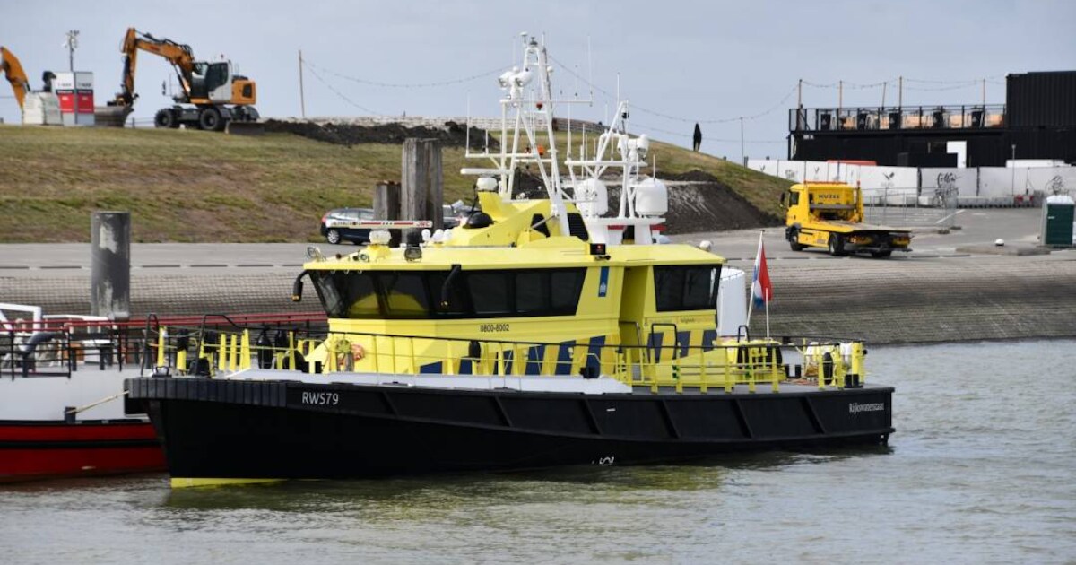 Auto rolt water in bij Walsoorden