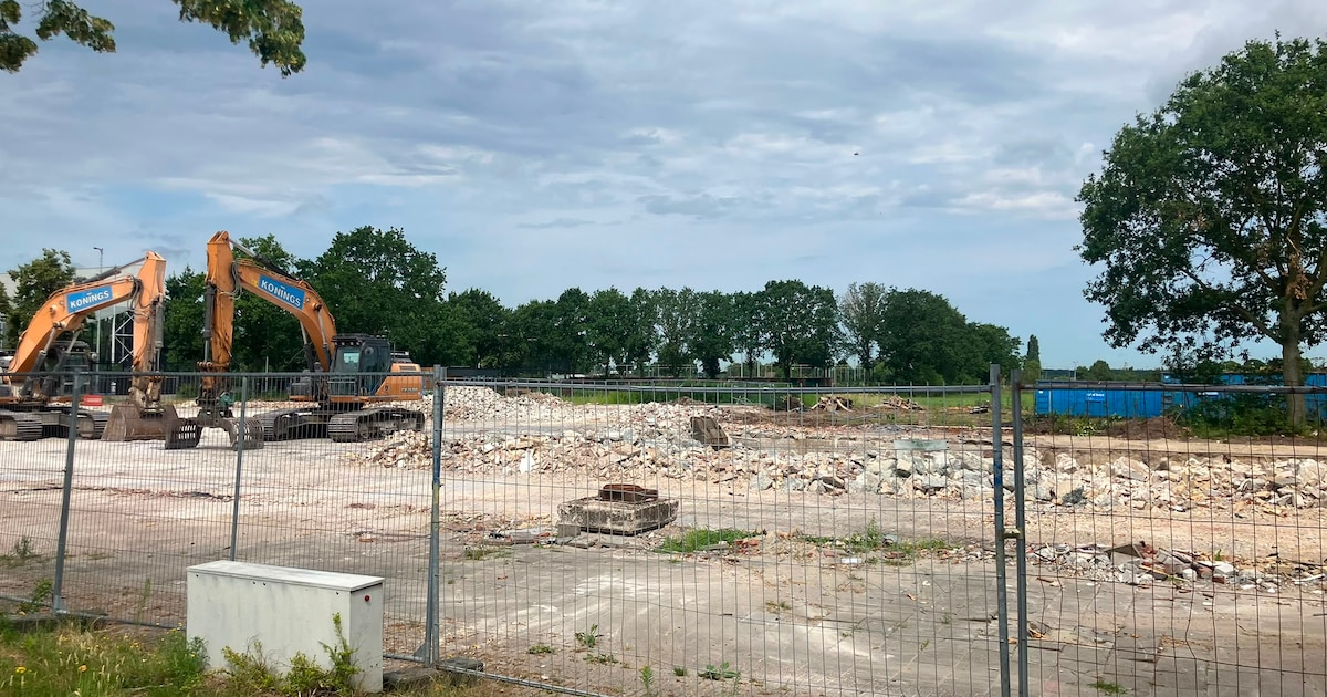 Veelbesproken sporthal De Vijfsprong gesloopt: gemeente Rucphen op zoek naar koper van de grond
