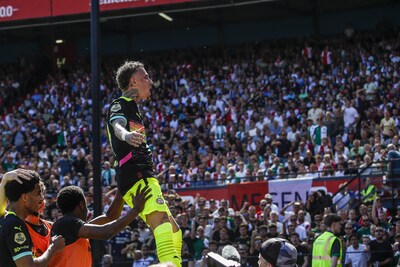 Uitgefloten Noa Lang provoceert Feyenoord-publiek na goal in Kuip
