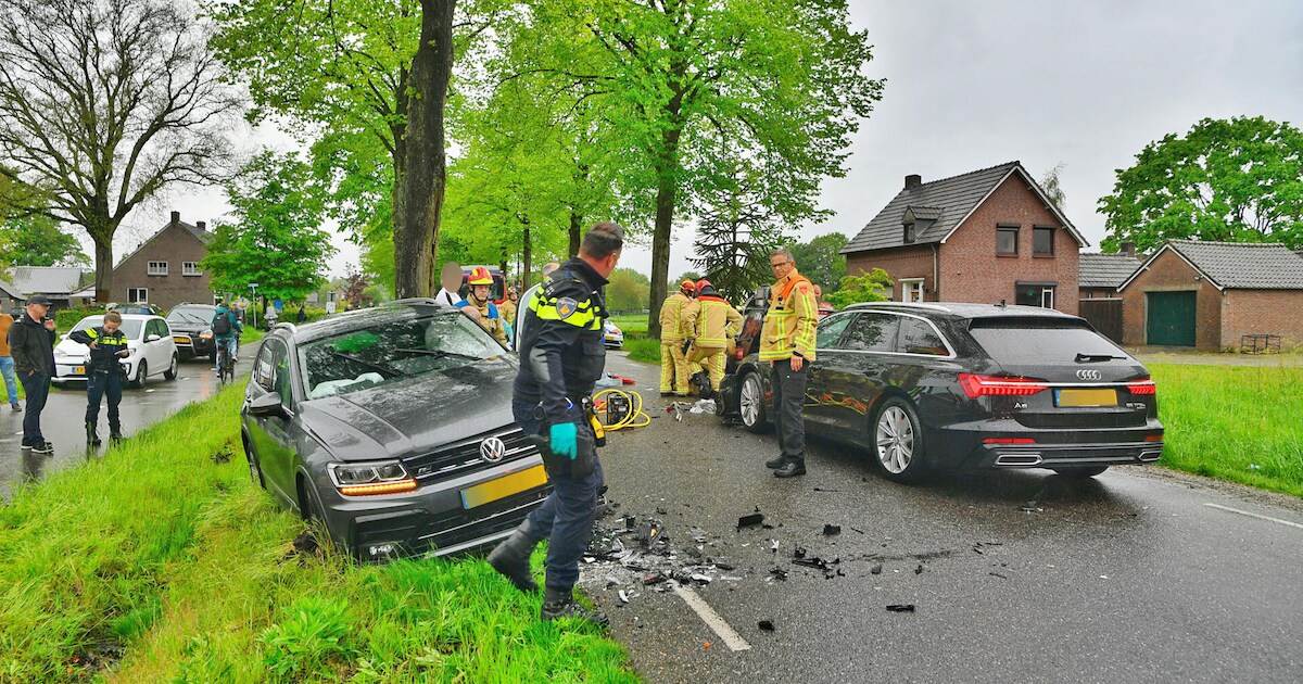 Ernstig ongeluk met drie auto’s in Knegsel, één persoon zwaargewond