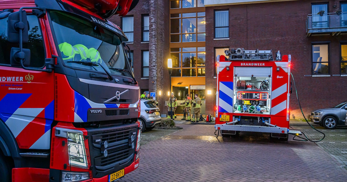 Medewerker voorkomt erger bij woningbrand in seniorencomplex in Etten-Leur; twee personen naar zieke