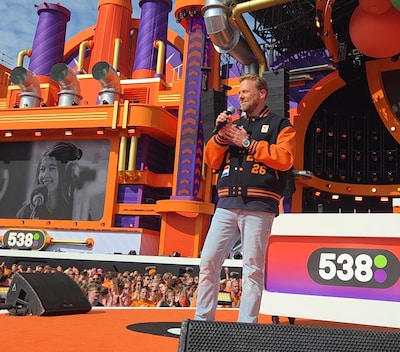 LIVE 538 Koningsdag | Snelle zegt optreden af op 538 Koningsdag, DJ brengt eerbetoon aan Jade Kops