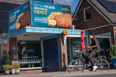 Goedkope benzine, schnitzels van 400 gram en supermarkt met bodemprijzen: dit dorp doet Duitsland gewoon na