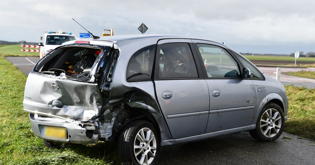 Auto's botsen tegen elkaar bij Kerkwerve
