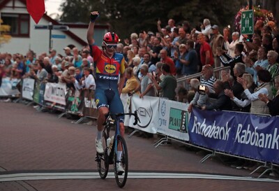 Spontane deelname bezorgt Daan Hoole onverwachte winst in Oostvoorne: ‘Perfecte timing voor Vuelta’