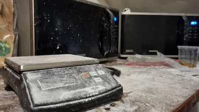 Drugslab ontdekt in woning Etten-Leur, ook inval in Breda: kilo’s harddrugs en brandbare chemicaliën gevonden