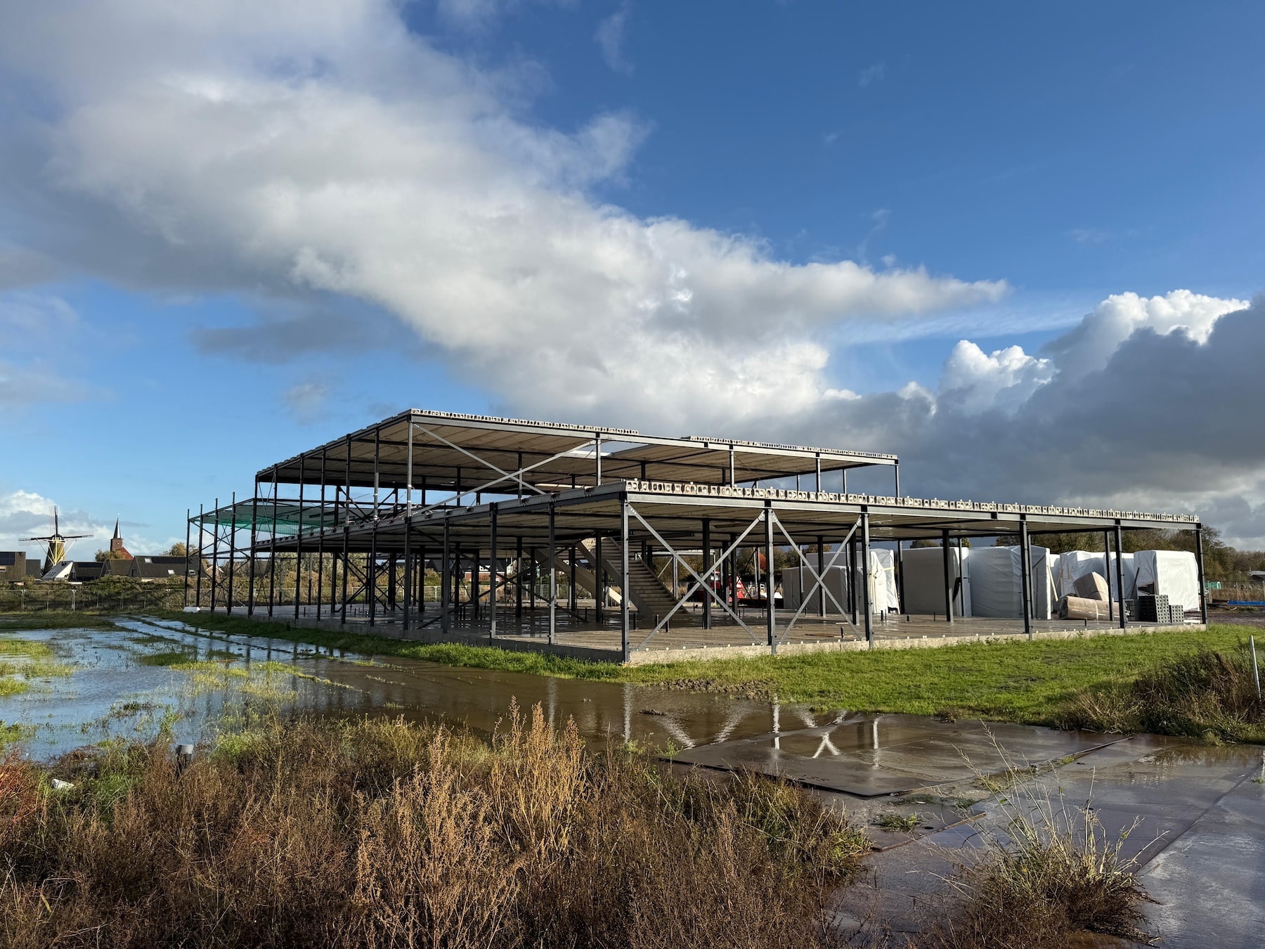 Beetje bij beetje krijgt de veelbesproken multifunctionele accommodatie in Hoek vorm