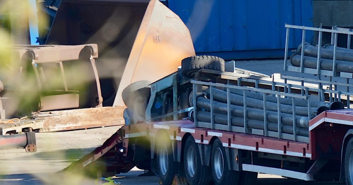 Heftruckbestuurder raakt bekneld in Raamsdonksveer, man met spoed naar ziekenhuis