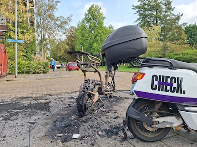 Na elf brandstichtingen haalt verhuurder Check alle deelscooters weg uit de Heuvel