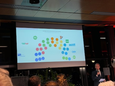 16 van de 26 stembureau’s geteld in Oosterhout, drie partijen gaan met vijf zetels aan kop, spanning