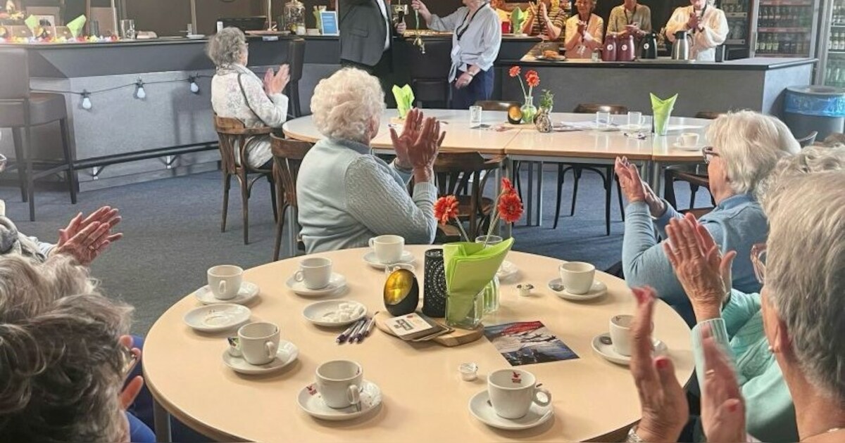 Nieuwe ontmoetingsplek voor ouderen in Heinenoord officieel geopend | Hoeksche Waard