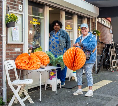 Marina (58) zet zich ondanks ziekte en pijn in voor buurtkinderen: ‘Stil thuiszitten is niets voor ons’