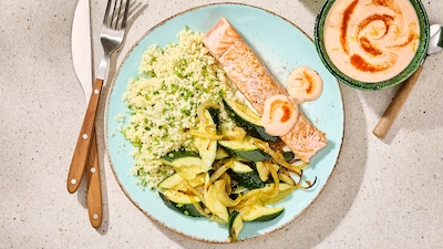 Wat Eten We Vandaag: Gebakken zalm met couscous, courgette en harissa