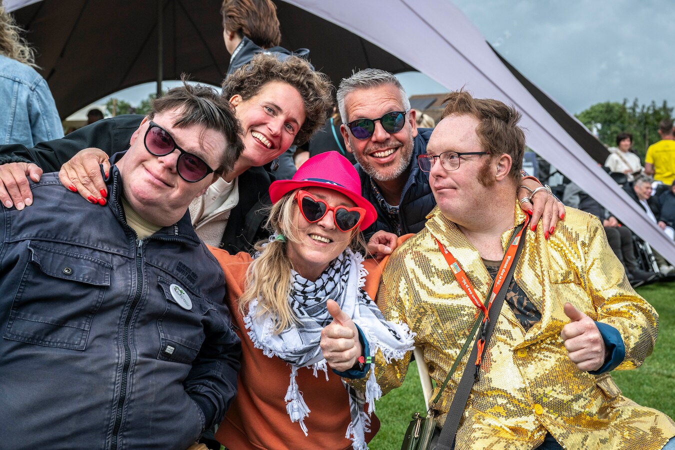 Graauwrock for Specials. Van links naar rechts: Ben, Manon, Nicole, Peter en Laurens.