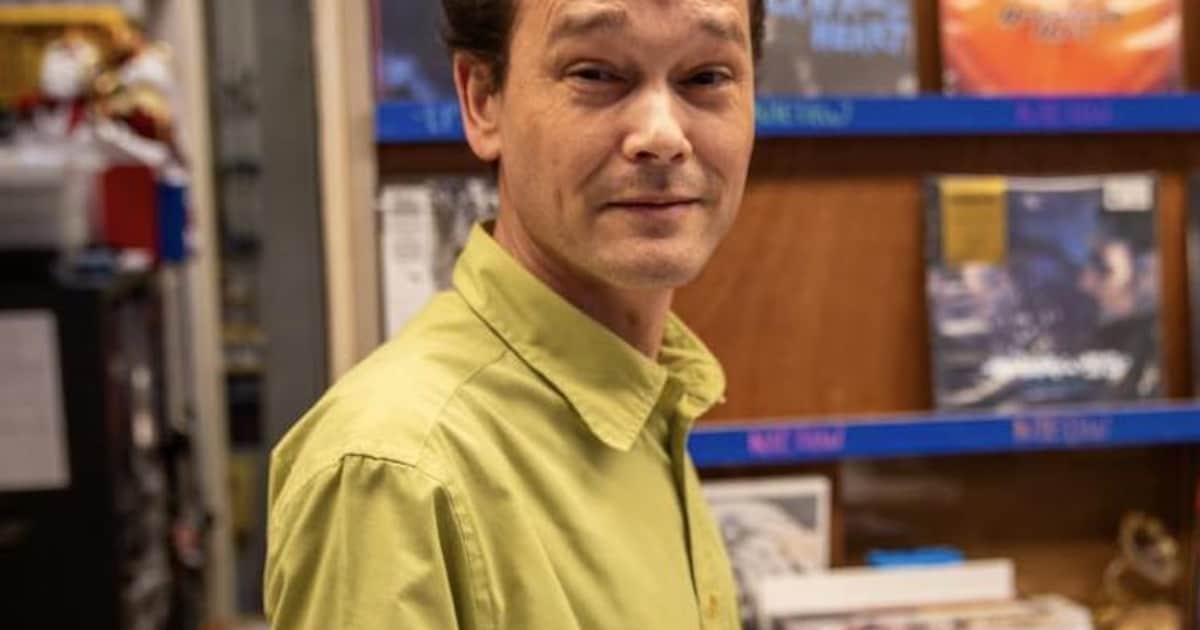 Remco (1972-2026), eigenaar van platenzaak Wil’m in Veghel, plots overleden: ‘Hij was volledig één m